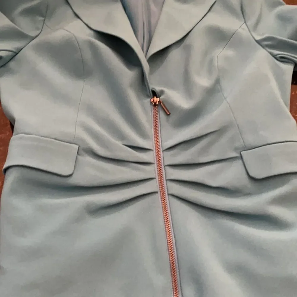 VENUS excellent preworn